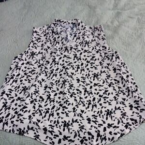 Chic Black and White Sleeveless Blouse